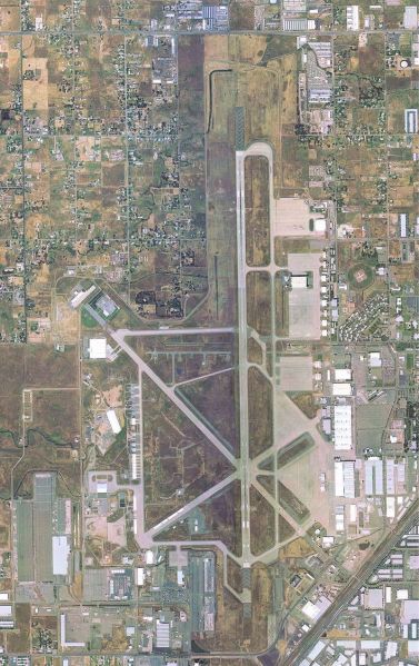File:McClellan Air Force Base - CA 9 May 2002.jpg