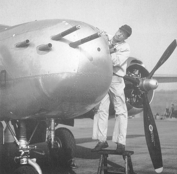 File:A-26 Six Gun Nose.jpg