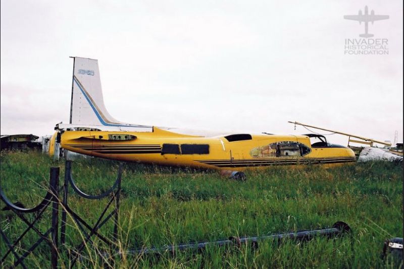 File:AirSpray 3 in Red Deer 2002 wm.jpg